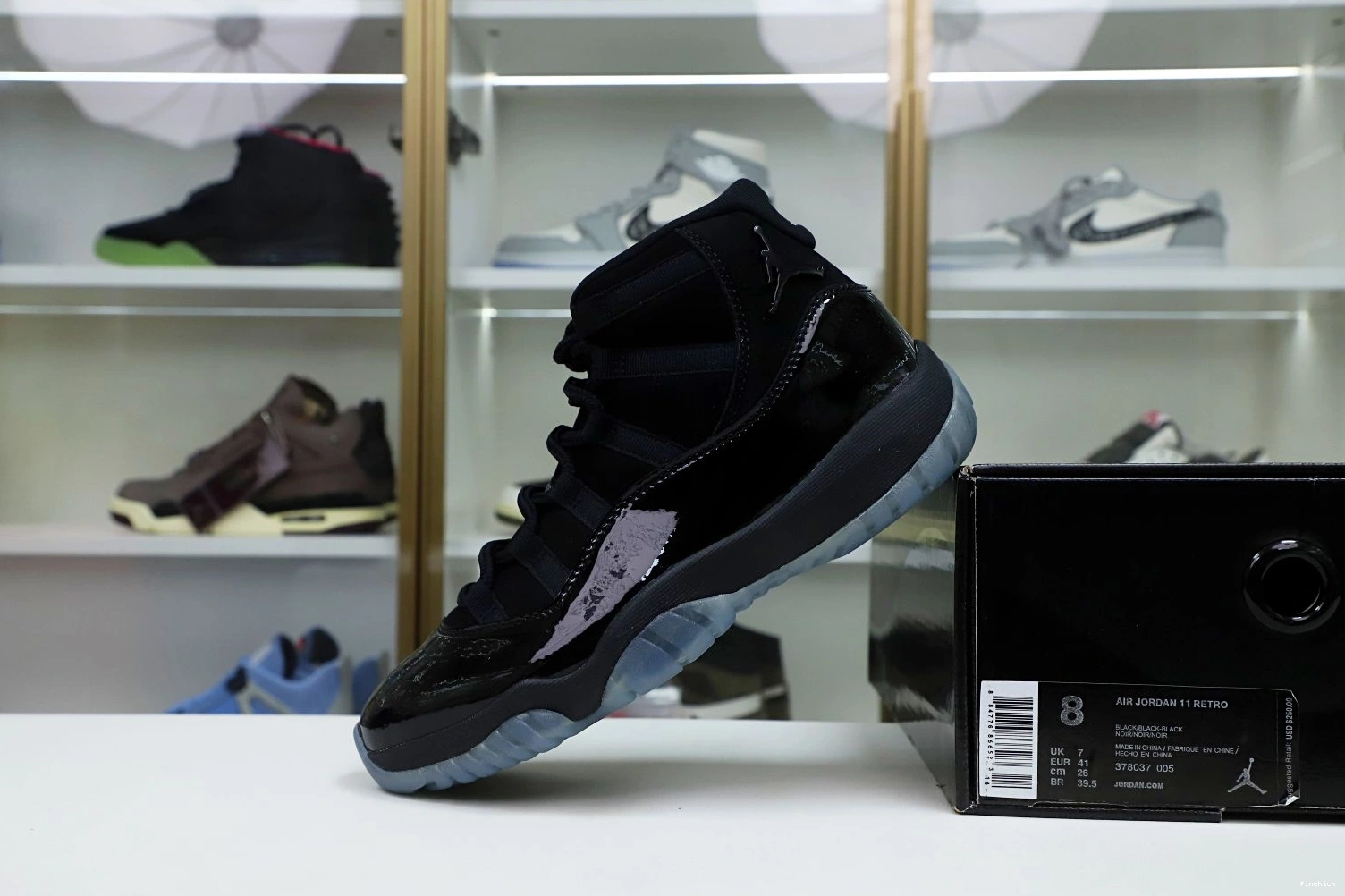 'CAP 11 AND GOWN' AIR RETRO JORDAN 1003